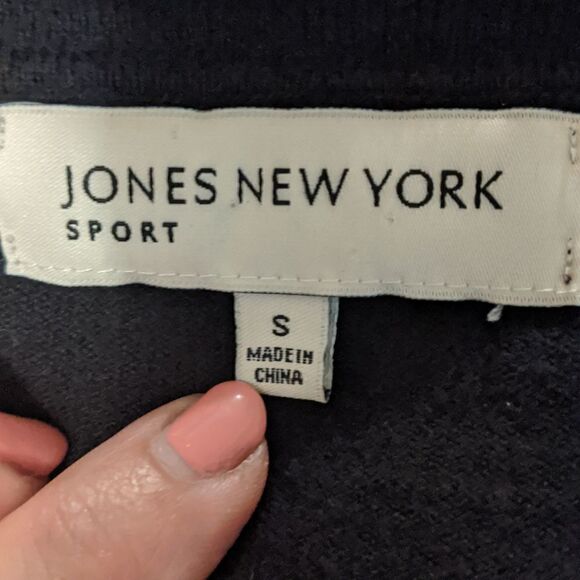 💜5/$25 SMALL black 3/4 sleeve button-down cardigan - Picture 4 of 5